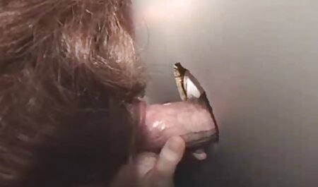 Cô gái tóc vàng cho một video sex nhat ban khong che ướt và thổi kèn cho một người đàn ông
