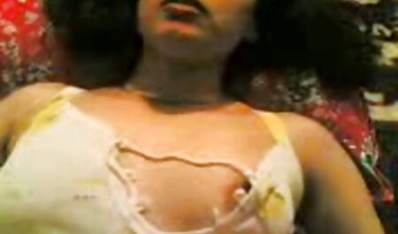 Sonya mời hai người di xet video nhat ban cư đến Ngày Valentine
