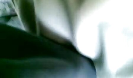 Chạm vào một cô gái mông và tinh nhat ban xnxx trong quần của anh cọ xát